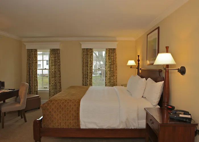 Publick House Historic Inn And Country Motor Lodge
